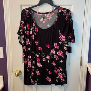 Super cute top 2X & 3X by A&I laced upsleeves NWTs